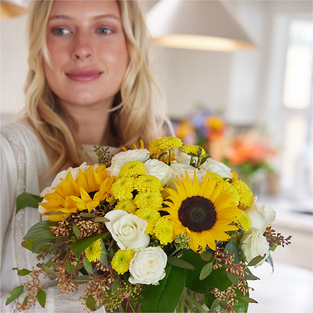 Luminous Morning Bouquet –  Affordableflowerdelivery.com, Tontitown AR