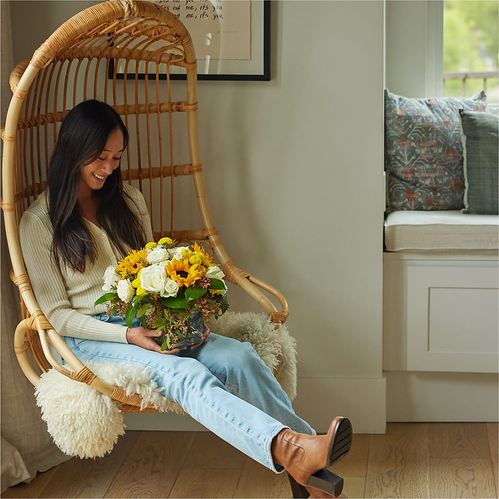 Luminous Morning Bouquet –  Affordableflowerdelivery.com, Tontitown AR